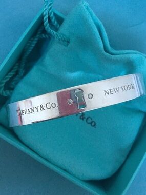 🔴Authentic Vintage Tiffany & Co. Silver Keyhole Diamonds Cuff Bracelet 🔴